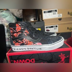 Stranger Things x Vans SK8-HI